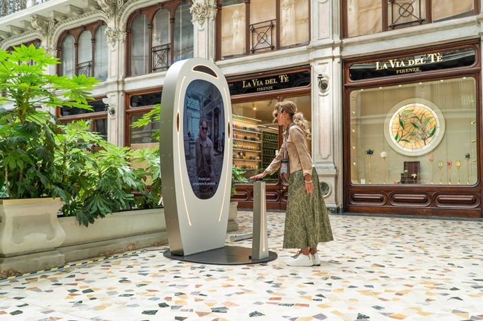 Poem Booth in Turin courtesy of VOUW Studios